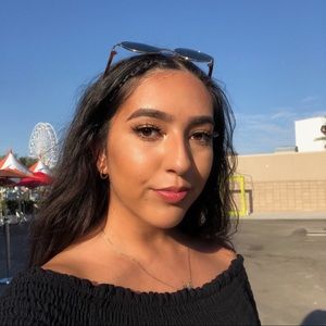 Meet your Posher, Alexis